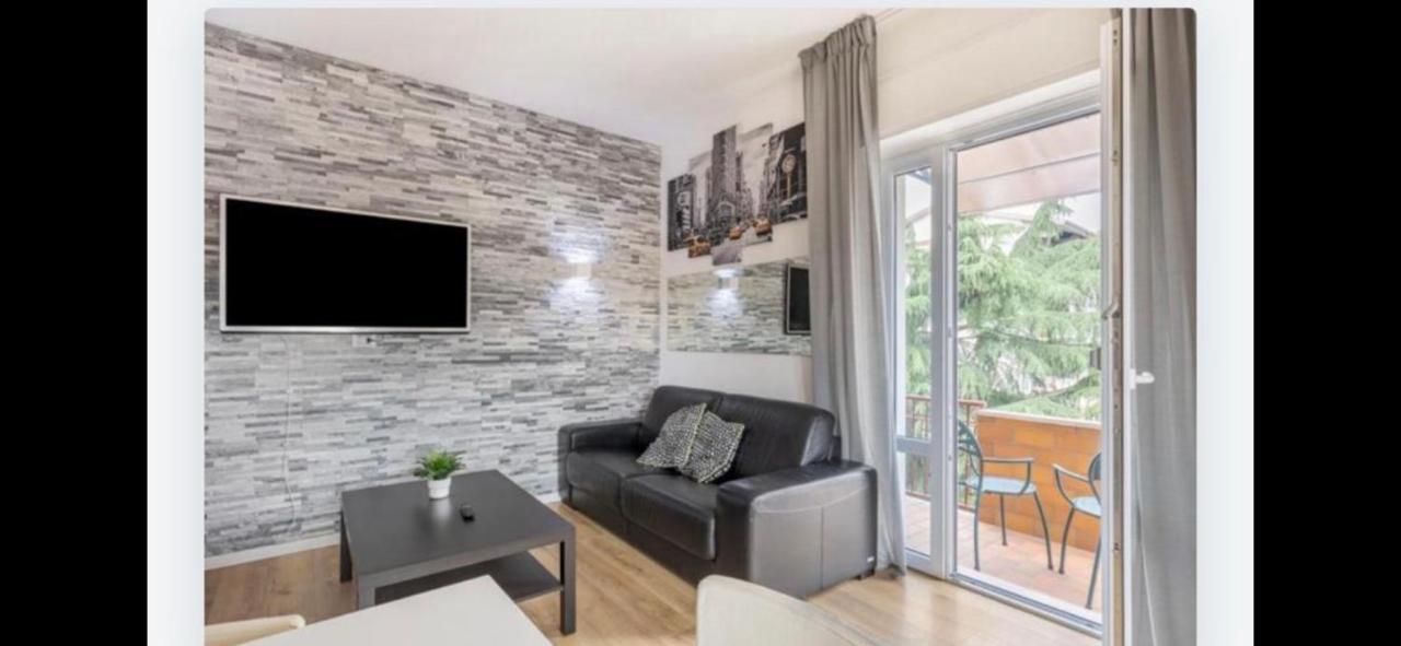 Queen East Verona Apartments Extérieur photo